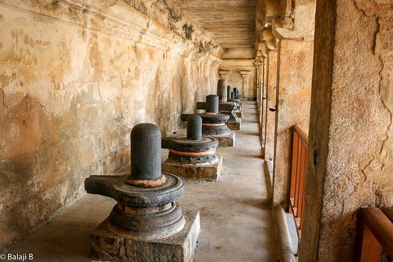 Shiva Lingams do templo Brihadishvara, Tamil Nadu, Índia, por B Balaji