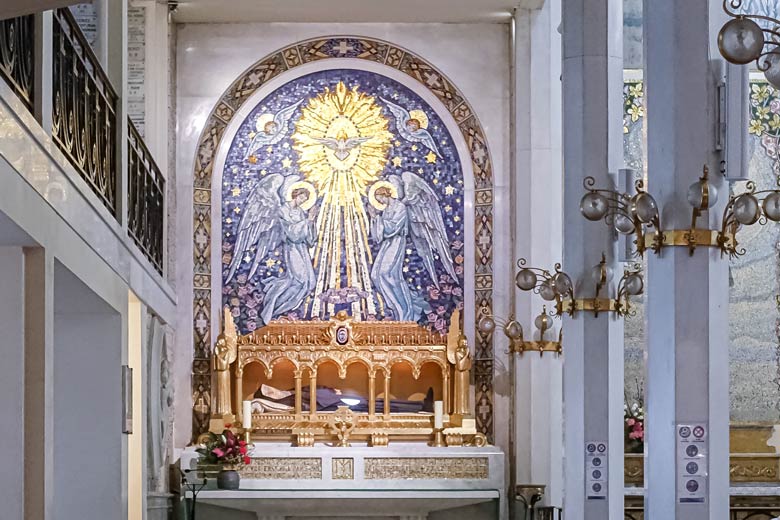 Estatua yacente de Santa Luisa de Marillac